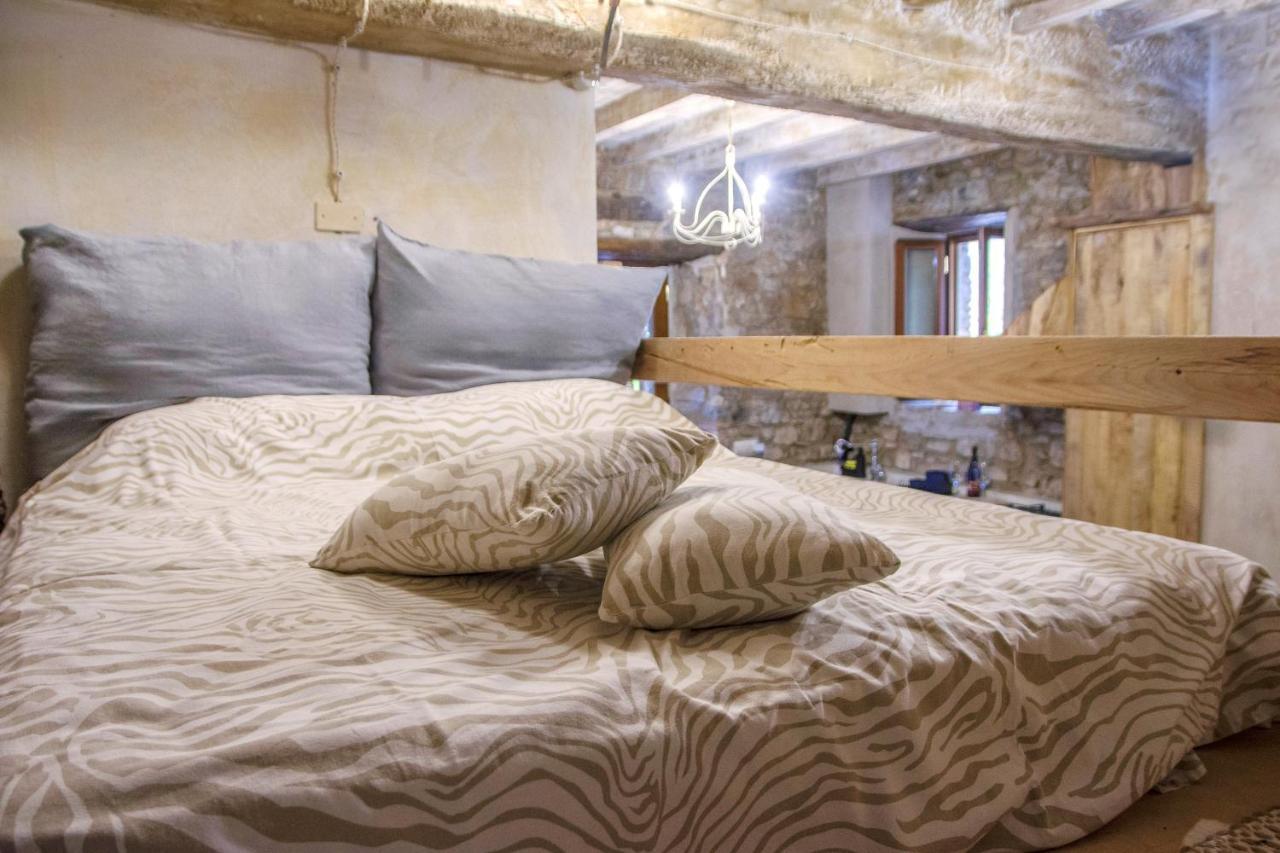 Il Nido Di Matilde _Monolocale Design Sul Fiume_ Apartment Rossena Ngoại thất bức ảnh